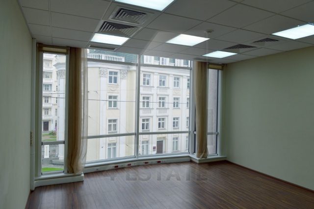 Аренда бизнес-центра класса А или офисов в нем, м. Кропоткинская.